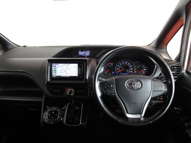 運転席はこんな感じです！