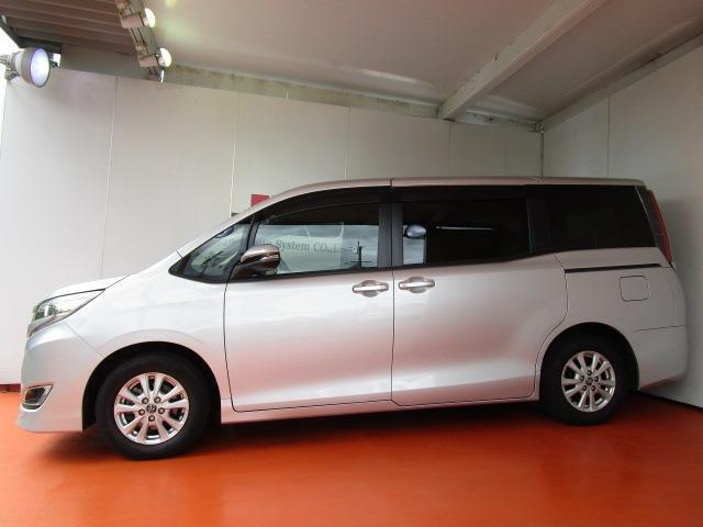 実用性たっぷりの8人乗りミニバン！