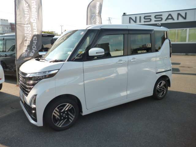 浜松日産の新車店舗にて使用しておりました車です。