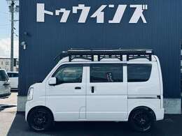 中古車は一物一価。お客様にピッタリなお車に会えるように、スタッフが全力でサポート致します！豊富な知識を持ったスタッフと共に、あなただけの1台を一緒に見つけましょう！