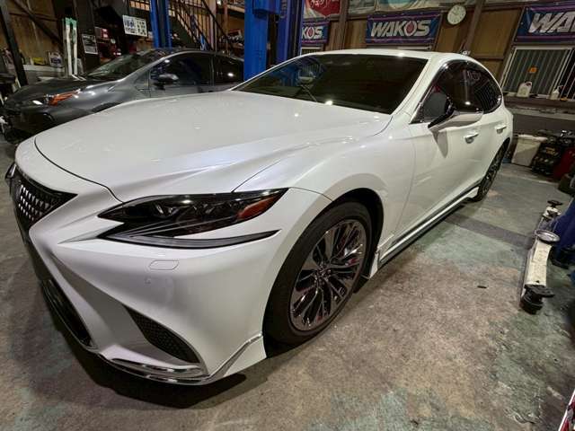 当店は自社認証工場完備しておりお客様へ販売後も車検や修理などお車の事ならすべて対応できます！また自社塗装ブースも完備、板金塗装も専任スタッフが対応致します！是非カートレジャーへお任せ下さい！！！