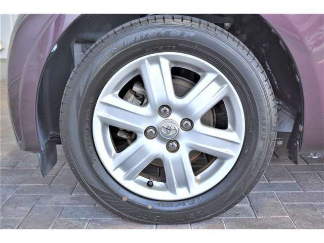 タイヤサイズは175/65R15です。