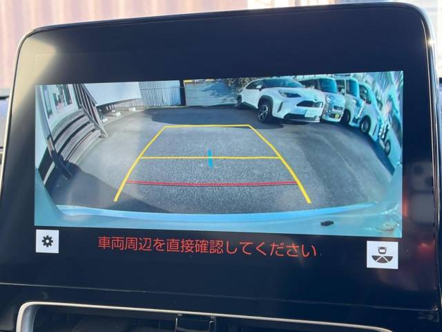 【バックカメラ】駐車時に後方がリアルタイム映像で確認できます。大型商業施設や立体駐車場での駐車時や、夜間のバック時に大活躍！運転スキルに関わらず、今や必須となった装備のひとつです！