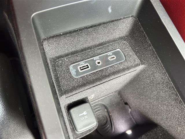 【運転席操作部】『運転席周辺の装備』の画像になります。快適なドライブを楽しむための機能が装備されています！運転席から触れるので使いやすいです！
