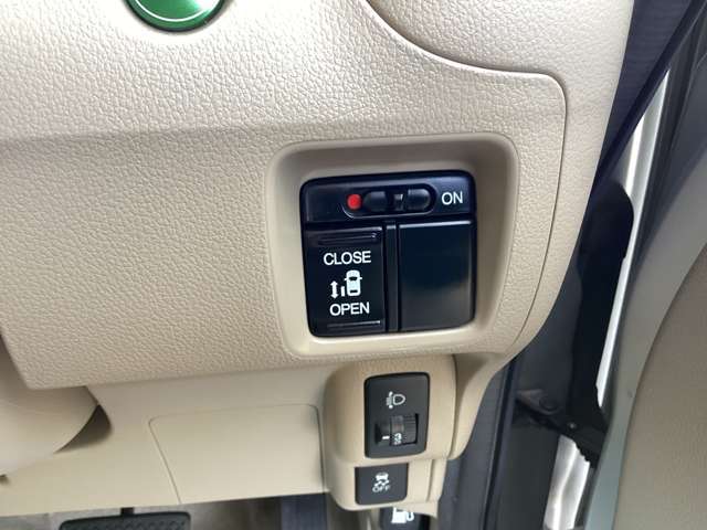 スライドドアは片側電動になります♪開閉の操作は運転席から出来ます！