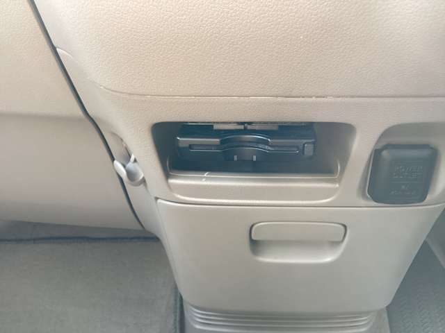 ETC車載器も装備しているので、料金所もスイスイ通過できます。　お財布をひろげる煩わしさも解消です♪
