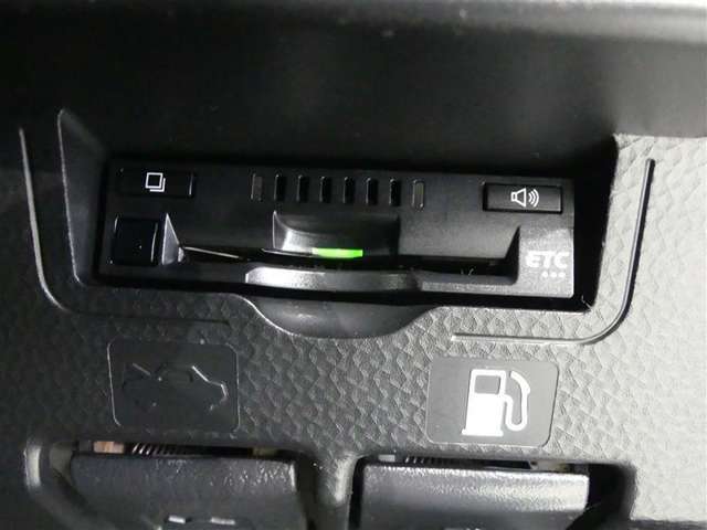 ETC車載器付きです。高速道路の料金所もスムーズに通過できます。