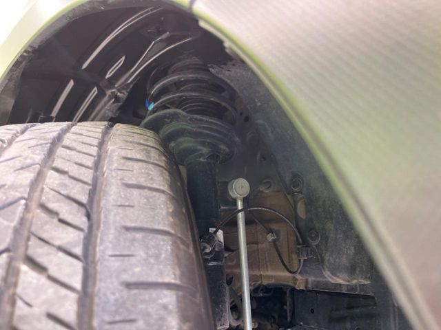 お車を安心してお乗りいただく為には、足回りの定期点検が欠かせません。サービスサポート（有償保証）では無料点検もご提供しており、安心のカーライフをお過ごしいただけるサポート体制が整っています。