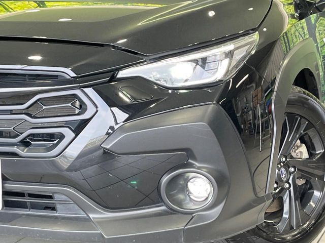 【LEDヘッドライト】悪天候や夜間走行時も良好な視界を確保し安心して運転できる高輝度LEDヘッドライトを装備！点灯速度が早く、消費電力も抑えられています。