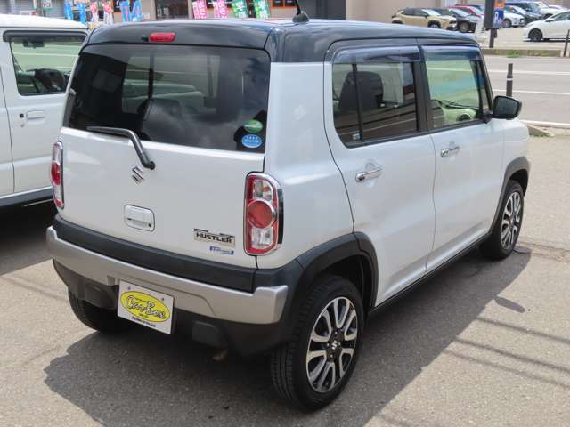 ポリッシャー磨きでピカピカに！仕上げ専門スタッフが丁寧に作業してから納車いたします！