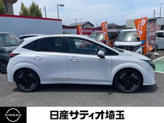 横から見てもスタイリッシュなデザイン、乗り降りもしやすいです。是非、ご試乗ください☆