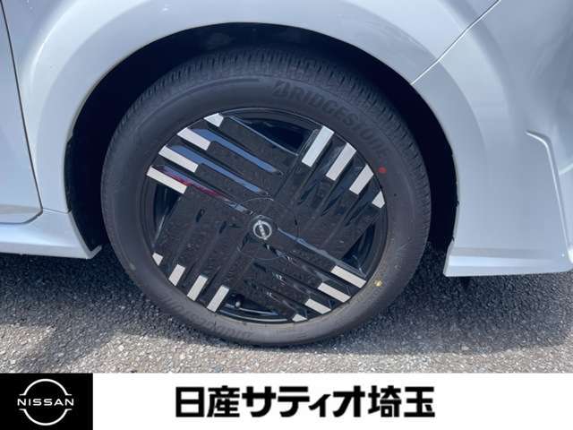 純正アルミホイール装着