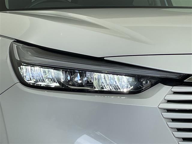 【ライト・ランプ】ワレもなく綺麗な状態なので、悪天候や夜間の走行も視界良好で安心してお乗りいただけます。ヘッドライト・ホイール・フロントガラスなど色々な部分コーティングをご用意しております！