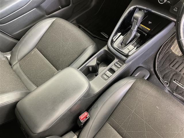 【シフトレバー】シフトも操作しやすく快適なドライブを楽しんでいただけます！