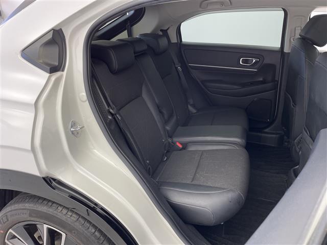 【後部座席】後席もゆったりドライブを楽しめます。ガリバーでご購入いただきましたら、内外装はプロこだわりのクリーニングで清潔なおクルマでご納車させていただきます！店舗での現車確認も承っています！