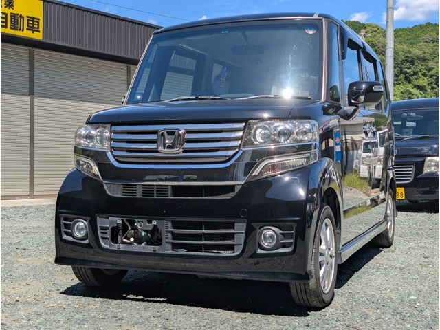 当店では 『低価格の軽自動車』 を中心に販売しています。またトラクターや油圧ショベルの取り扱いにも注力してますので、興味のある方はぜひお電話下さい！