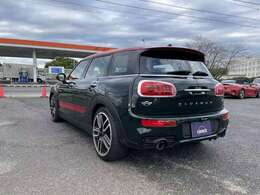 内装、外装ともに丁寧に使用され、美しい状態を保っています。