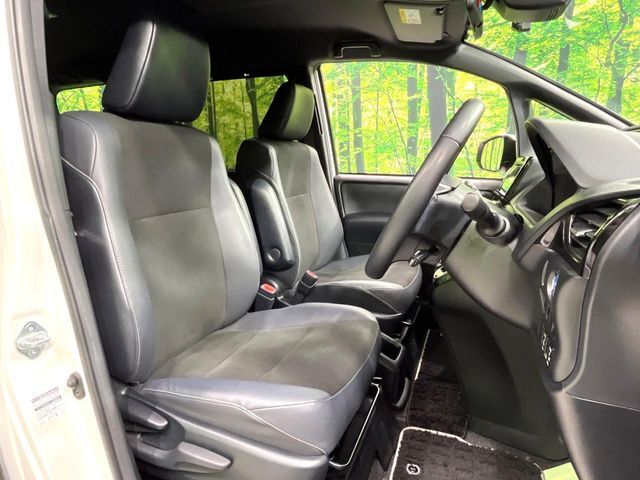 運転席シート廻りは使用感も少なく、良好な状態となっています。丁寧に使われていたことがよくわかりますね。