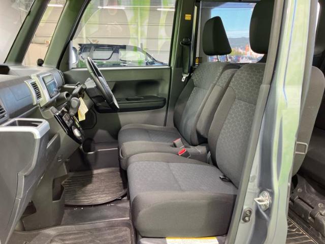 WECARSでは各商談席に大型モニターをご用意しております！見やすい大画面でゆったりと全国の在庫をご覧いただけます！是非ご来店お待ちしております！