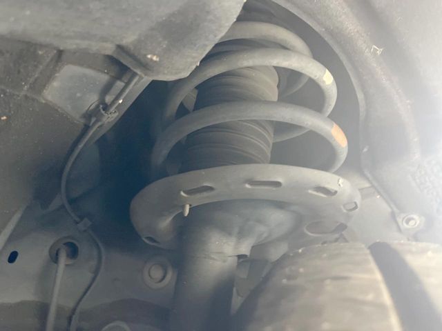 お車を安心してお乗りいただく為には、足回りの定期点検が欠かせません。サービスサポート（有償保証）では無料点検もご提供しており、安心のカーライフをお過ごしいただけるサポート体制が整っています。