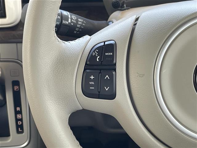 こちらはハンドルの写真です。中古車なので、若干の使用感はありますが、破損、不具合等はありません。弊社はユーザー様から買取した車両を、一台一台チェックして問題のない車両を掲載しております。ご安心ください