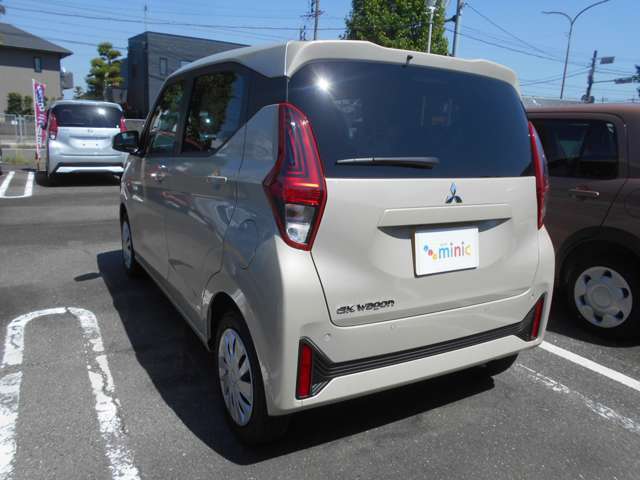 車検工場とは別でオイル館(一般整備工場)もご用意してます。その名の通り、オイル交換やバッテリー交換、タイヤのはめ替え等の一般整備を行います。気軽にアフターサービスもお任せください。