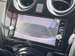【バックカメラ】駐車時に後方がリアルタイム映像で確認できます。大型商業施設や立体駐車場での駐車時や、夜間のバック時に大活躍！運転スキルに関わらず、今や必須となった装備のひとつです！