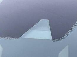 【インテリジェントエマージェンシーブレーキ】フロントカメラで前方の車両や歩行者を検知。衝突しそうな時は衝突被害軽減ブレーキが作動、衝突回避をサポート。より安全にドライブをお楽しみいただけます。