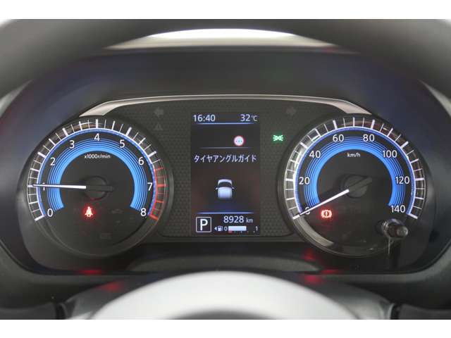 視認性の良いスピードメーター