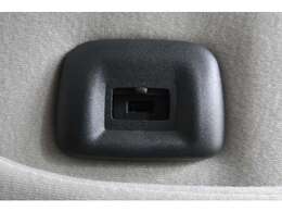 助手席シートバックには、スマホやタブレットの充電も可能なUSBポートを装備