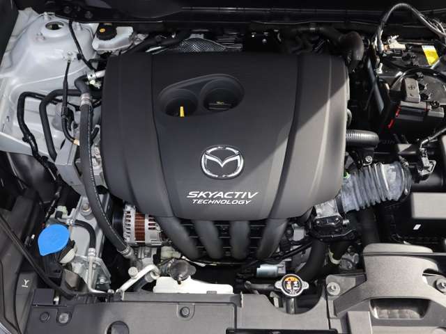 「SKYACTIV-G（ガソリン）」は、規格外の高圧縮を実現し、世界のエンジン技術者に驚きを与えました。さらに、それを維持したままノッキングの発生を抑え、熱効率を向上、走りにも寄与したエンジンです。