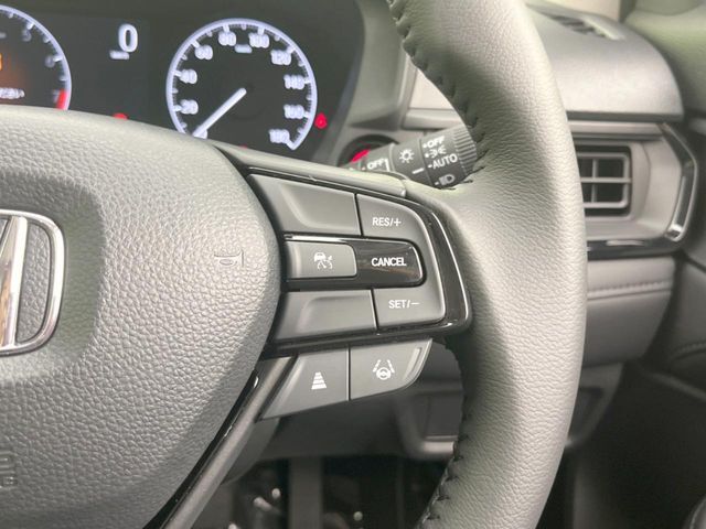 【アダプティブクルーズコントロール】高速道路での長距離走行が楽に！！自動で速度を保つクルーズコントロールが、衝突軽減システムと連携し、前方の車両を感知して車間を保つように速度調節してくれます！！