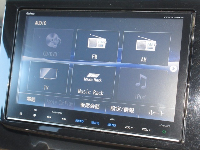 ナビゲーションはギャザズ9インチメモリーナビ（VXM-175VFNi）を装着しております。AM、FM、CD、DVD再生、Bluetooth、音楽録音再生、フルセグTVがご使用いただけます。