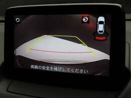 バックモニターを装着しています。これで狭い駐車場でも安心ですね。また、隠れたお子様やいつの間にか置かれたカートも確認出来ますね。