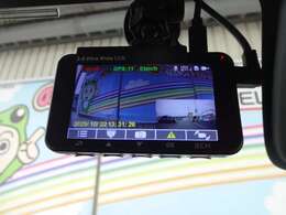 ドライブレコーダー本体になります。