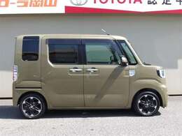 両側パワースライドドア付きだから、狭い駐車スペースなどでの 乗り降りラクラク！小さなお子さまのいるご家庭には嬉しい装備。