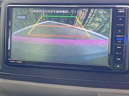 【バックカメラ】駐車時に後方がリアルタイム映像で確認できます。大型商業施設や立体駐車場での駐車時や、夜間のバック時に大活躍！運転スキルに関わらず、今や必須となった装備のひとつです！
