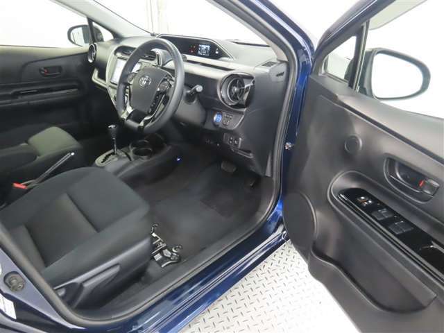 【禁煙車の定義】当店の定義・・・☆タバコ臭くない事☆コゲがない事☆灰皿等の喫煙器具が未使用の事　以上3項目をクリアした場合【禁煙車】と表示します。（現状を表しています。過去の事は、断定できません。）