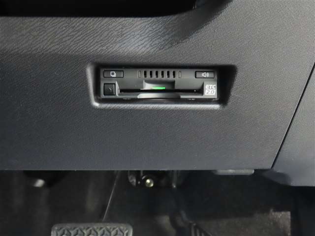 ETC！料金所も止まる事無くスイスイです！窓を開ける必要も無いので雨や花粉、排気ガスの浸入もありません！今や必需品ですネ！