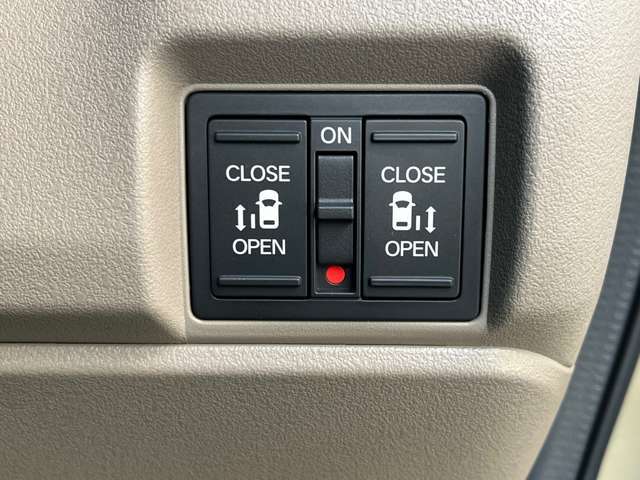 ★両側電動スライドドア★雨の日や手荷物が多い時、かなり便利です！