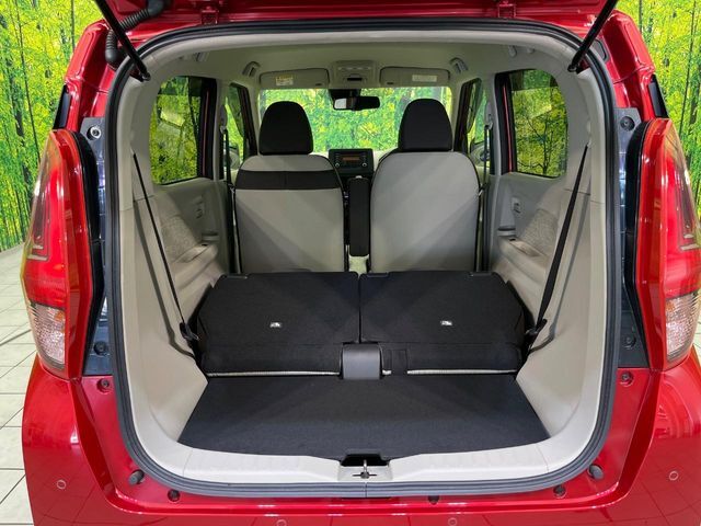 普段のお買い物や通勤、送迎等に十分な荷室スペースを確保しております。セカンドシートを倒すと、大きな荷物の積載も可能です♪
