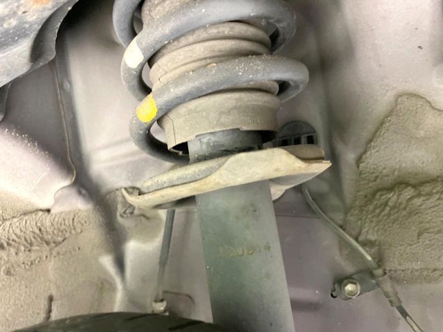 お車を安心してお乗りいただく為には、足回りの定期点検が欠かせません。サービスサポート（有償保証）では無料点検もご提供しており、安心のカーライフをお過ごしいただけるサポート体制が整っています。