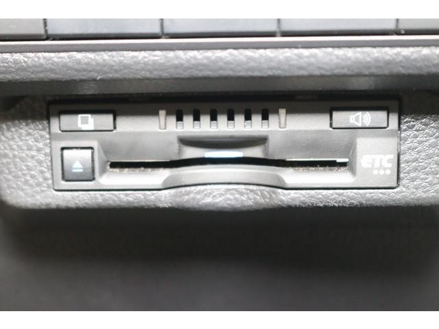 ETC車載器を装備。　高速道路の料金所の通過がスムーズです。
