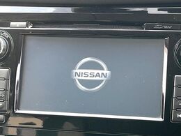 【メーカー純正ナビ】インテリアに溶け込むスタイリッシュな「専用設計」メーカーナビを装備♪視認性や操作性など基本性能にも優れ、より上質なカーライフをお楽しみいただけます。