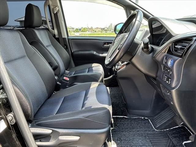納車整備ついても第三者機関の指定工場で分解記録(法定整備)を実施し、車検を基準に不具合箇所、消耗部品は改善して納車させていただきます。