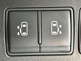 【両側パワースライドドア】スマートキーや運転席のスイッチで後席両側スライドドアの開閉が可能♪電動だから力を入れてドアを開ける必要が無く、小さなお子様でも簡単に開け閉めでき快適です♪