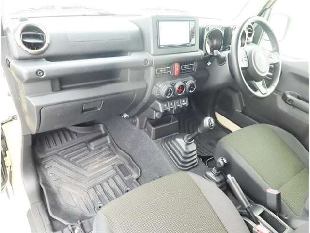 高品質カークリーニング ピカピCar 外装・内装、岐阜トヨペットの専門スタッフがシートもカーペットも綺麗に洗浄済み！プロの仕上げを是非ご確認下さいませ。