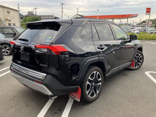 トヨタ認定中古車は見えないところまで徹底洗浄！【まるごとクリーニング】を実施しています。