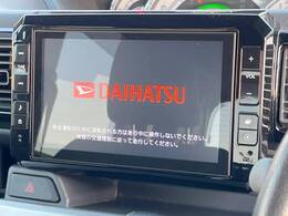 【純正ナビ】人気の純正ナビを装備しております。ナビの使いやすさはもちろん、オーディオ機能も充実！キャンプや旅行はもちろん、通勤や買い物など普段のドライブも楽しくなるはず♪