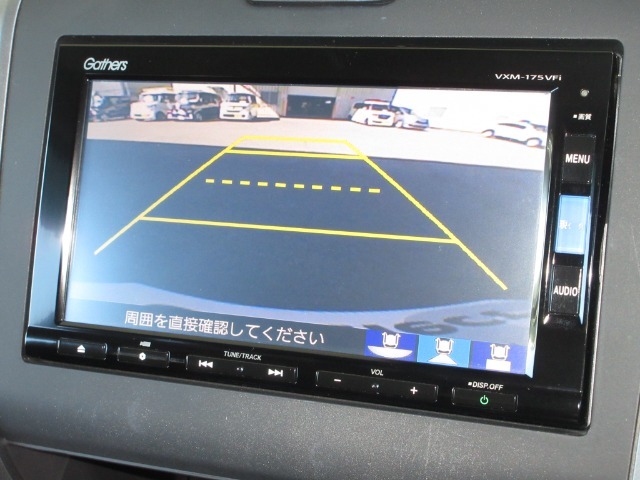 バックをするとき自動でリアの様子が映る『リアカメラ』付き！ナビ画面で確認しながらバックができますから安心ですね。でも、目視も大切ですよ！安全第一でお願いします！